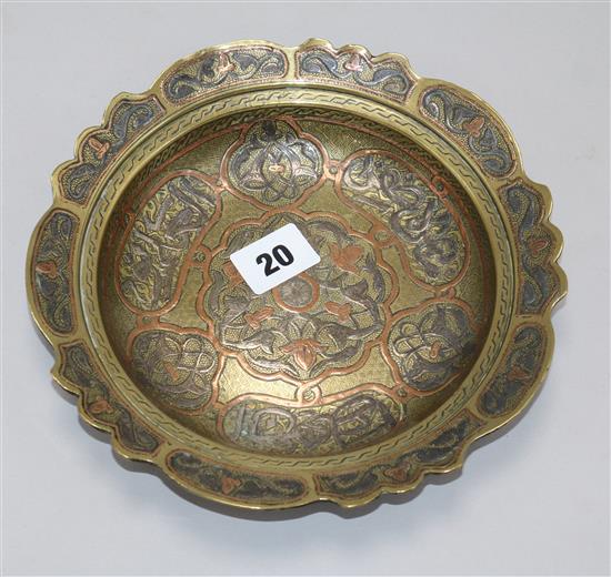 A Cairoware dish 21cm.